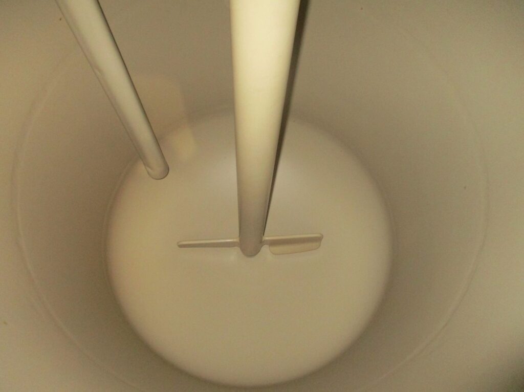 テフロンライニング製反応機_槽内